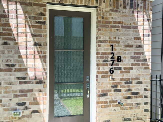 Building Photo - 1276 N Post Oak Rd