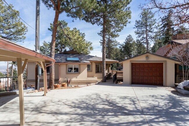 Building Photo - Charming 4-Bed, 3-Bath Ranch-Style Retreat...