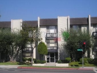 Primary Photo - 1070 N Lake Ave