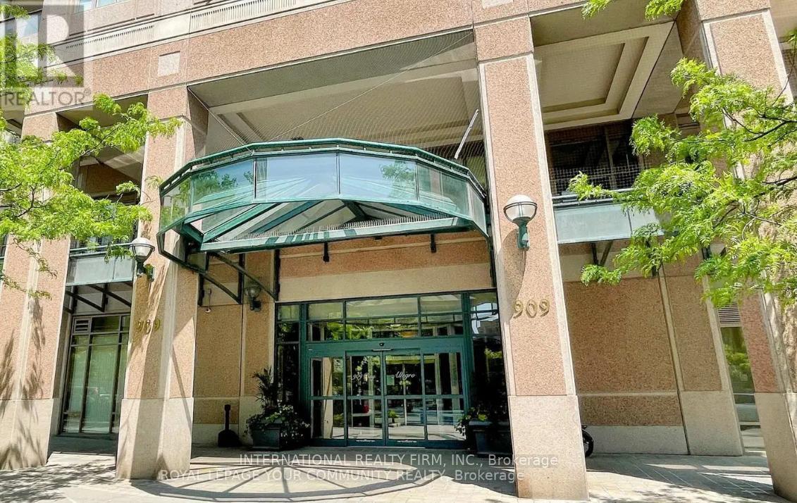 Photo principale - 909-909 Bay St.