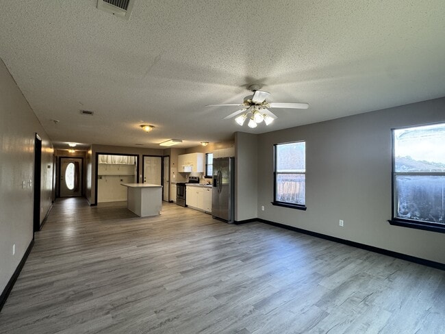 Building Photo - 322 Apple Dr