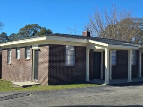 Building Photo - 3702 Live Oak St