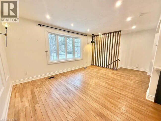 Photo du bâtiment - 12 Foster Crescent