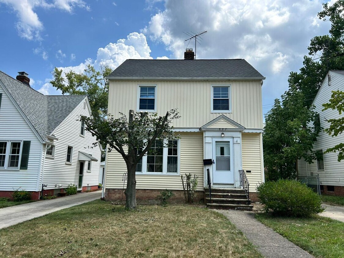 Foto principal - 3 Bedroom, 1.5 Bath For Rent in Cleveland ...