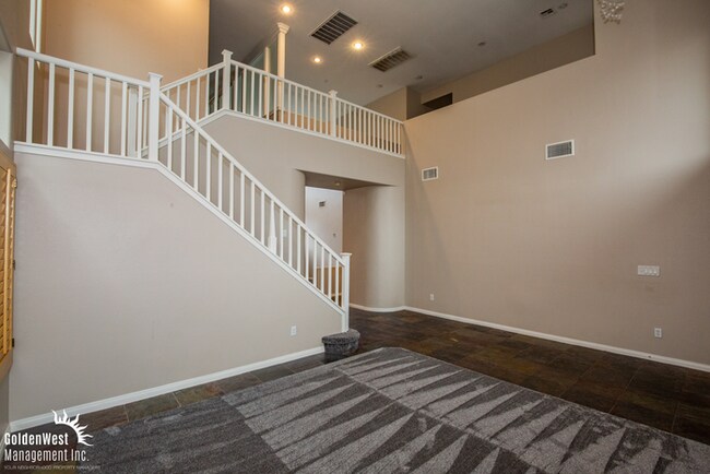 Foto del edificio - Spacious Home with Casita, Pool & Prime Las Vegas Location!