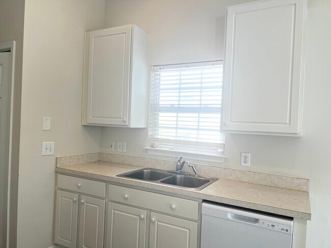 Foto del edificio - Carolina Forest - Available Now! Spacious, Pet Friendly, 3 Bedroom, 2 Bath Home with Garage!