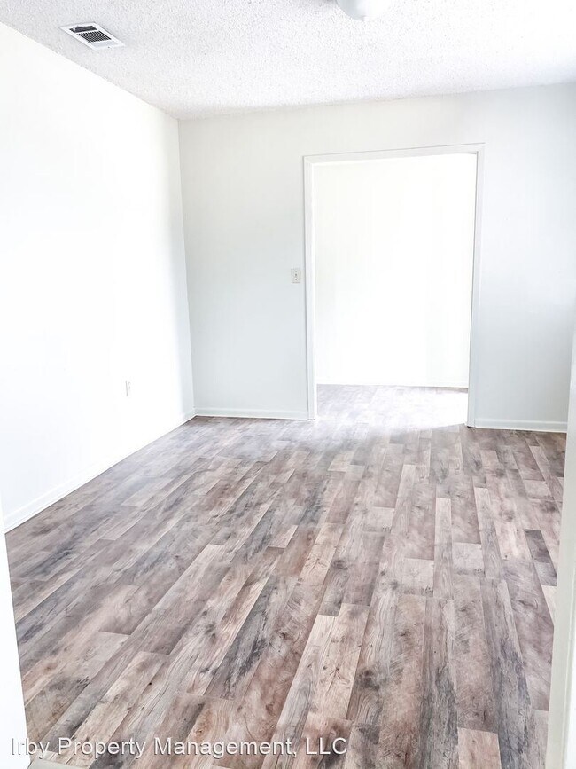 Building Photo - 3 br, 1 bath House - 301 E Hickory Street