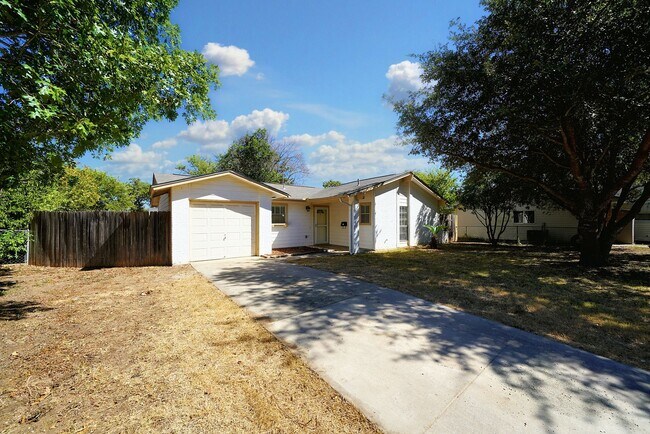 Building Photo - Move-In Ready 4-Bedroom Gem in the Heart of Schertz! - Realtor Commission: $500