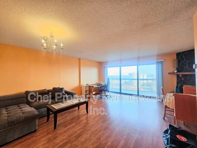 Building Photo - 11027-11087 87 Ave NW