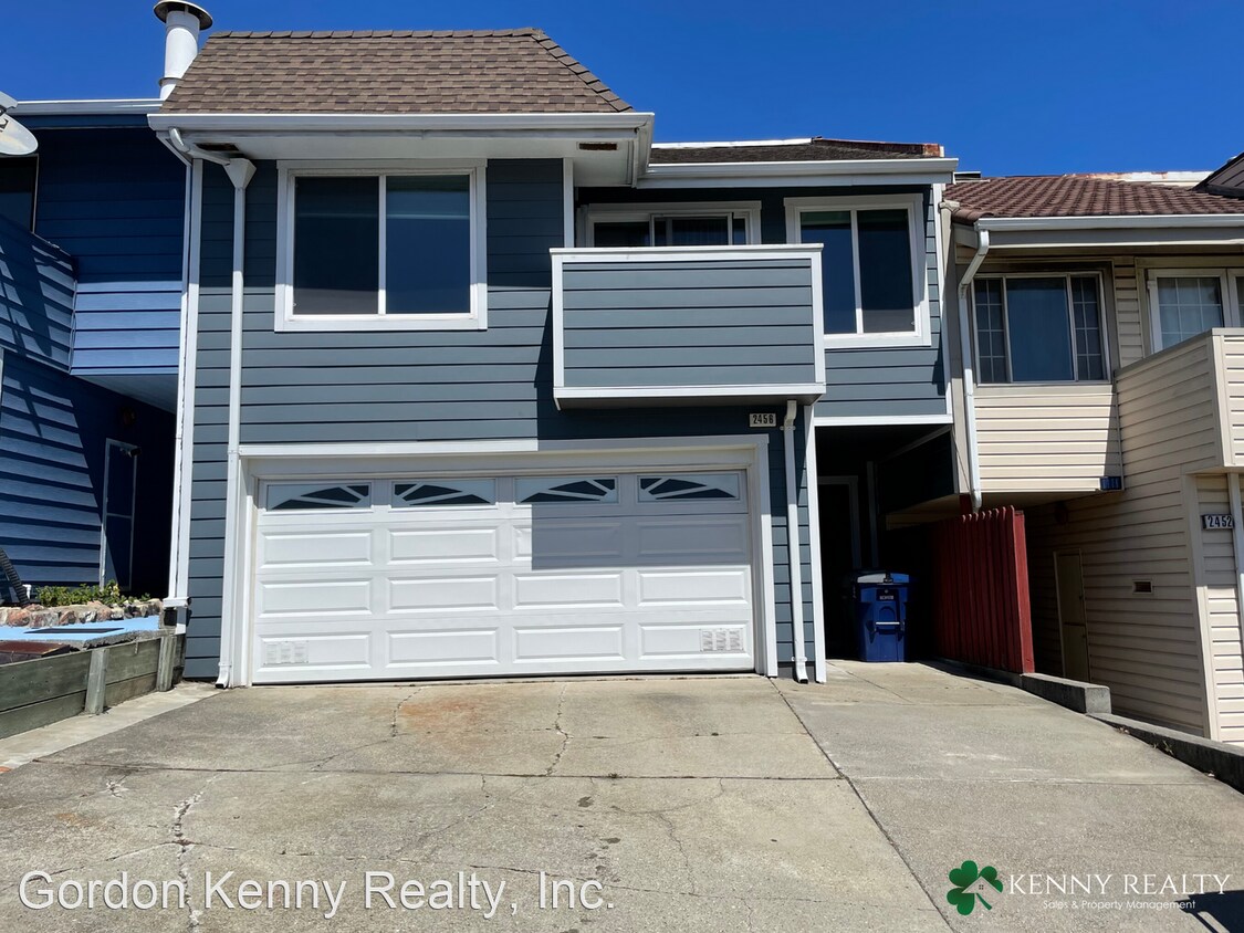 Foto principal - 4 br, 2 bath House - 2456 Liberty Court,