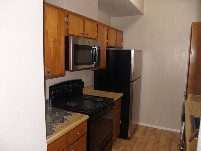 Foto del edificio - Beautiful, bright 3 bedroom 2 bathroom Dub...