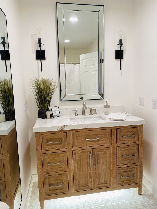 Building Photo - 180 Vista Ln