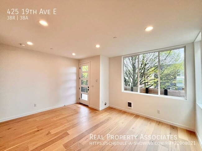 Building Photo - 425 19th Ave E