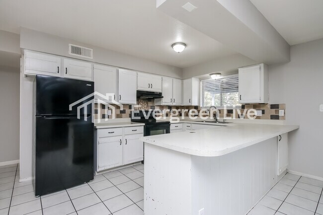 Foto del edificio - 2110 W Detroit St