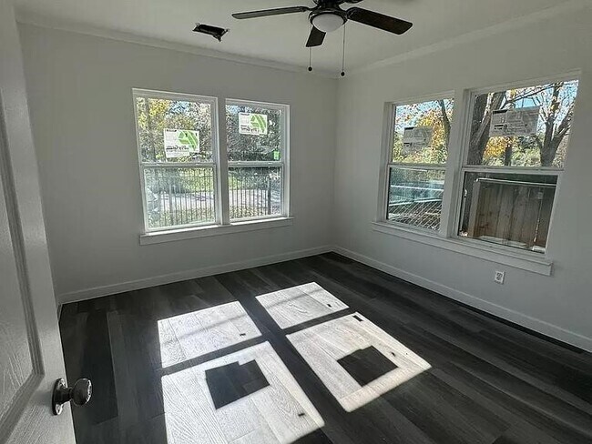 Foto del edificio - 3903 Broyles St