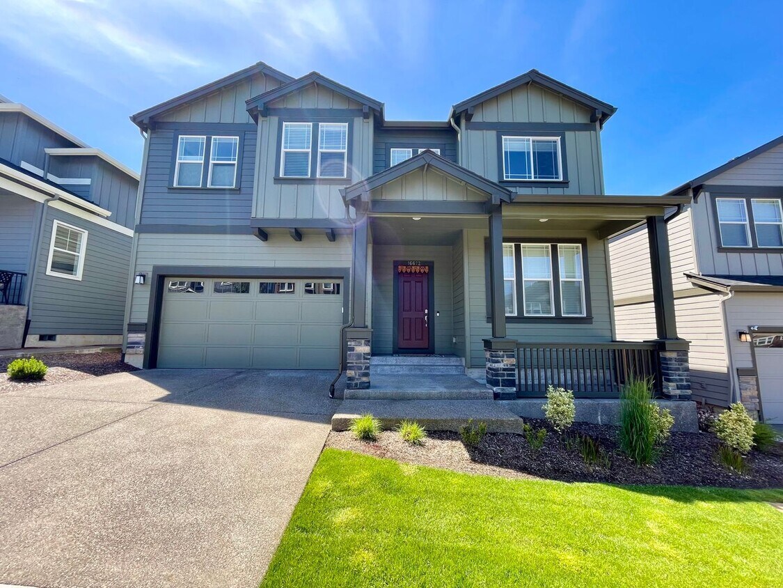 Primary Photo - River Terrace 5 Bed 3 Bath House in Tigard...