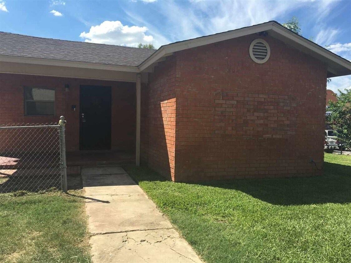 2610 Springfield Ave, Laredo, TX 78040 House Rental in Laredo, TX