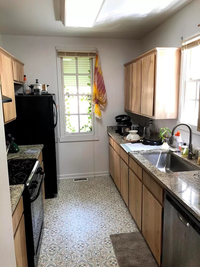 Cocina - 122 Coming St