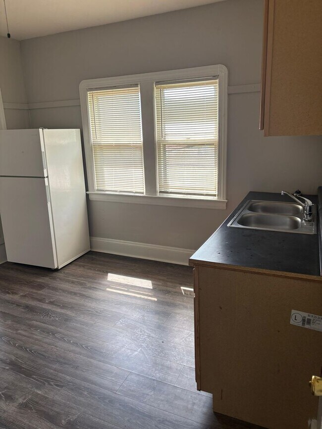 Foto del edificio - 3370 E 145th St