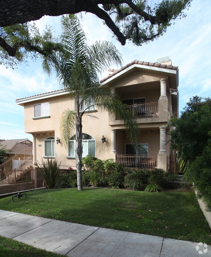 Building Photo - 735 E Angeleno Ave