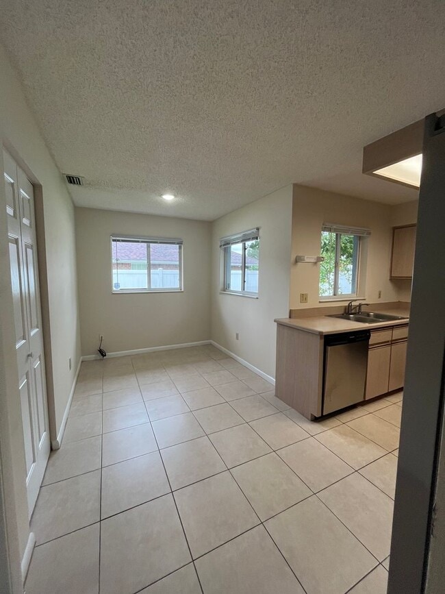 Building Photo - Single Family Home!! NEW APPLIANCES !!!