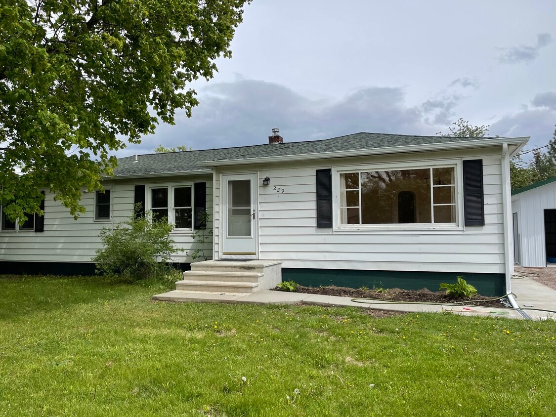 229 Edgewood Dr, Kalispell, MT 59901 House Rental in Kalispell, MT
