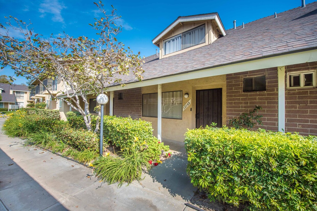 Foto principal - Remodeled Townhome