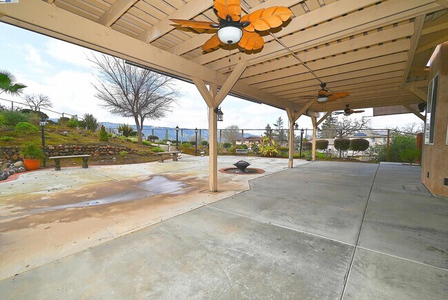 Building Photo - 909 Roselma Pl