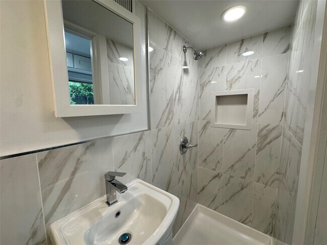 Foto del edificio - 216 1st St