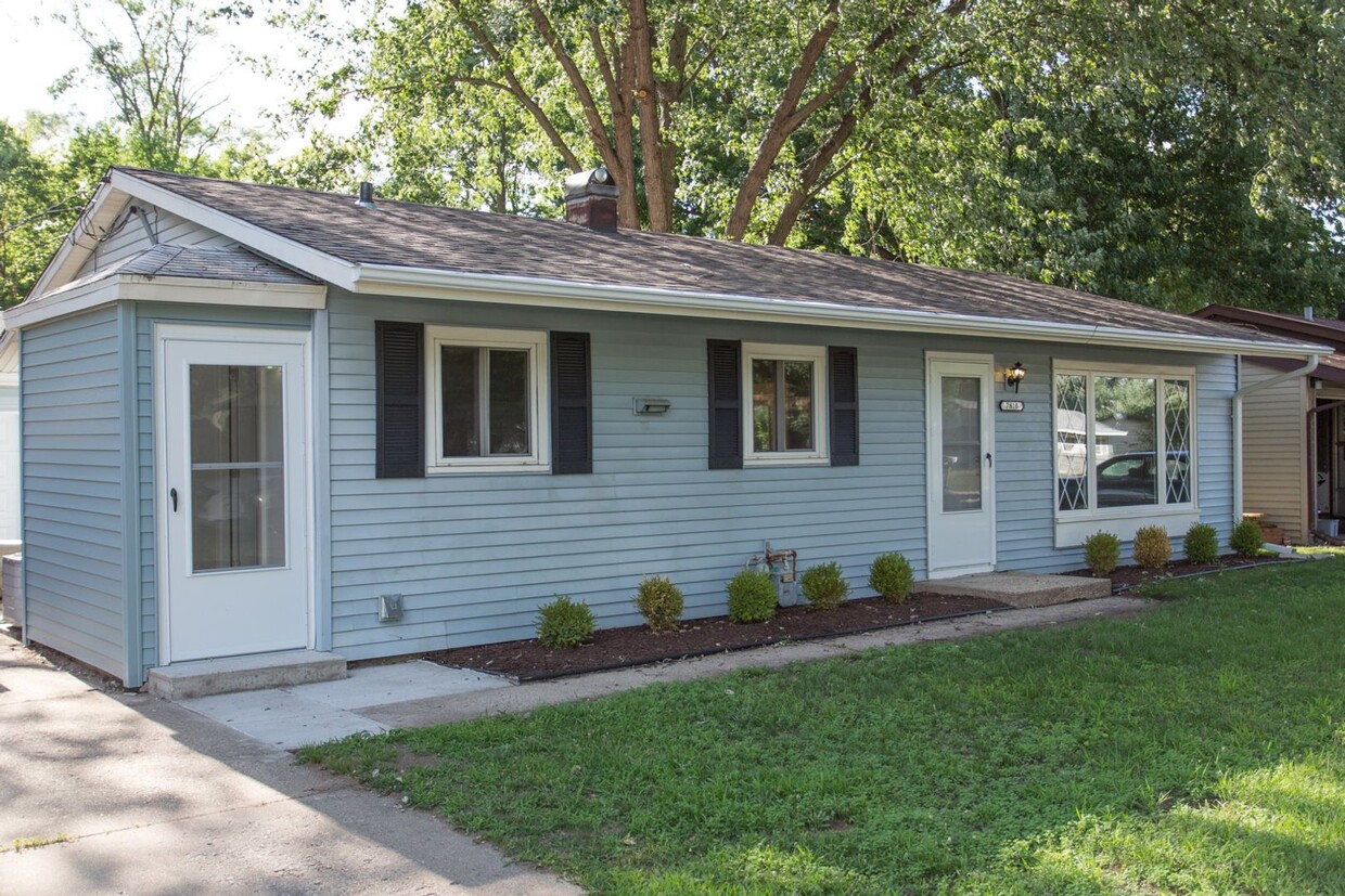 Primary Photo - 3 Bedroom 1 bath $1295