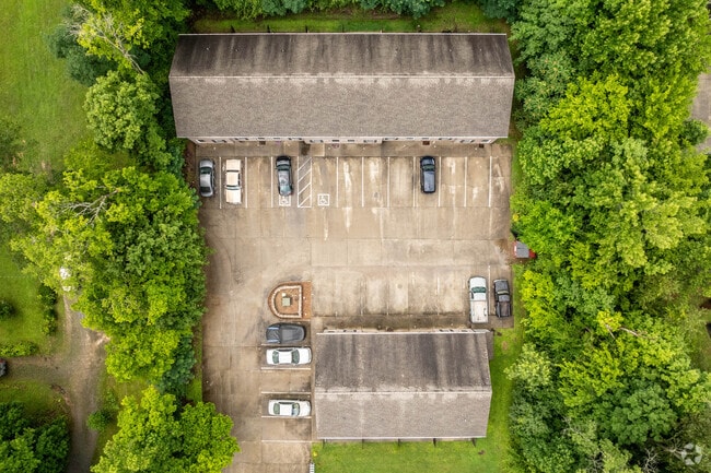Parking - 685 Tracy Ln