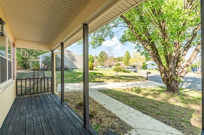 Foto del edificio - Single Family Home in South Durham- Available Now