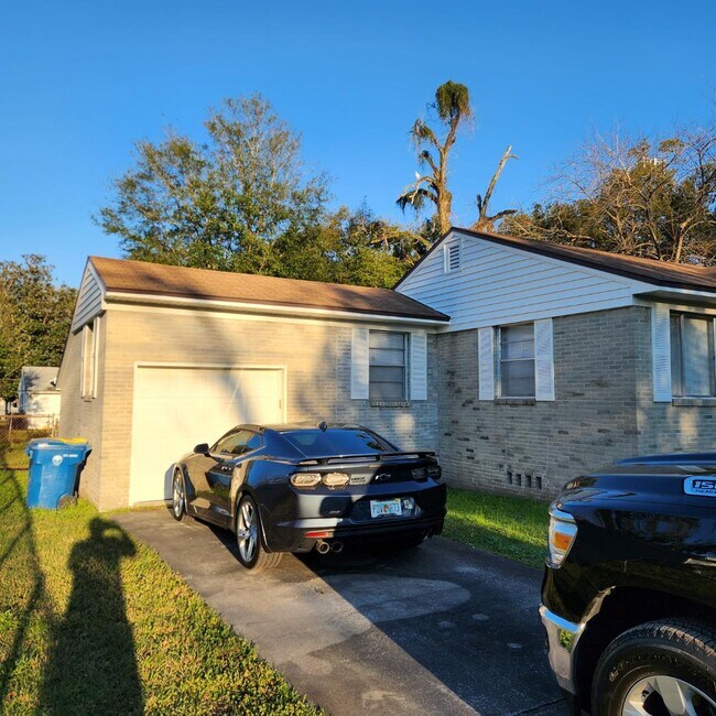Foto del edificio - 7927 Reid Ave