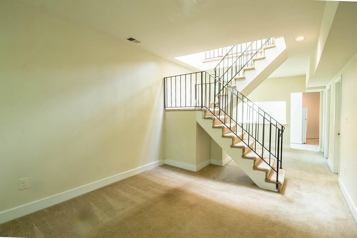 Building Photo - 1810 Ingleside Terrace NW