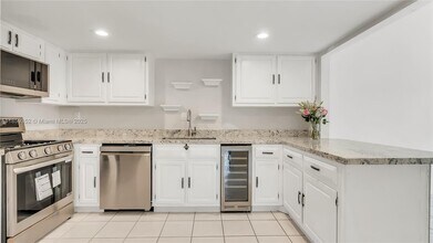 Building Photo - 7123 SW 115th Pl
