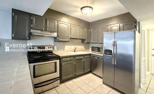 Foto del edificio - 684 Idlewild Cir