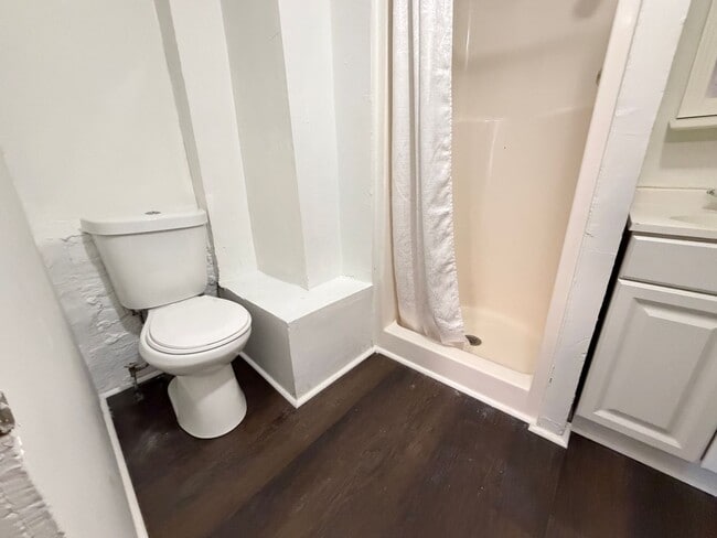 Building Photo - 82 Waring Pl