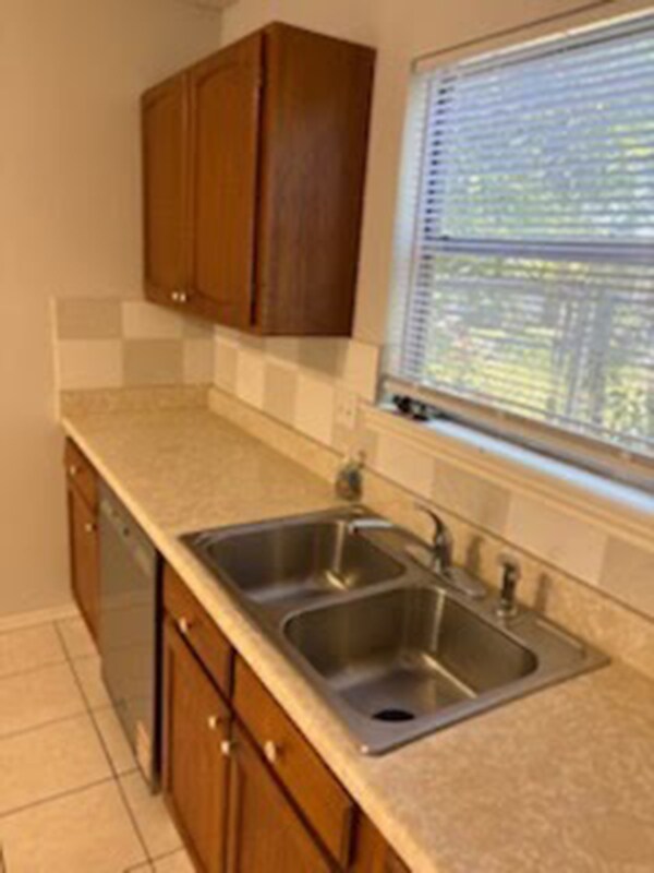 Building Photo - 5922 Lakedale St