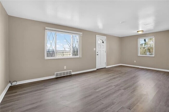 Foto del edificio - 8030 Lincoln Rd