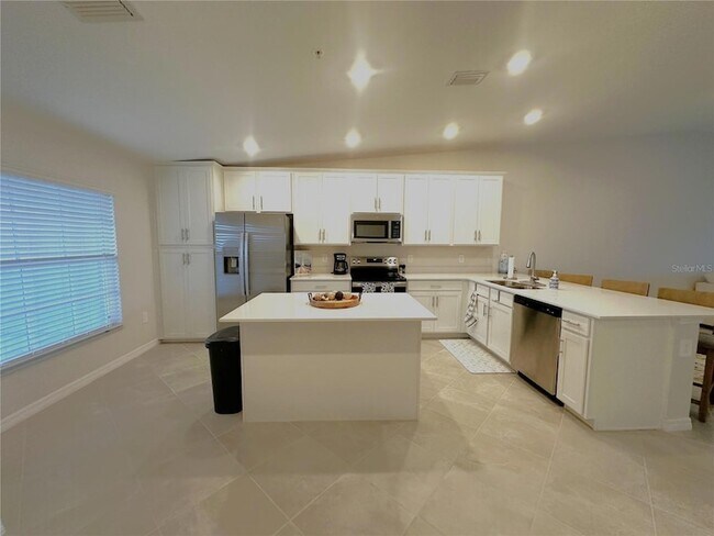 Building Photo - 14231 Heritage Landing Blvd
