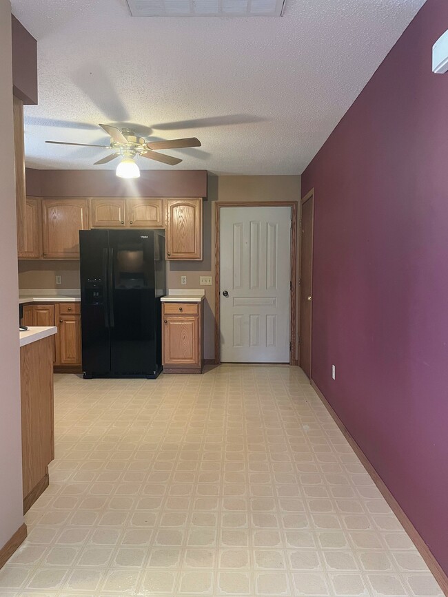 Kitchen - 7957 Bethel Rd