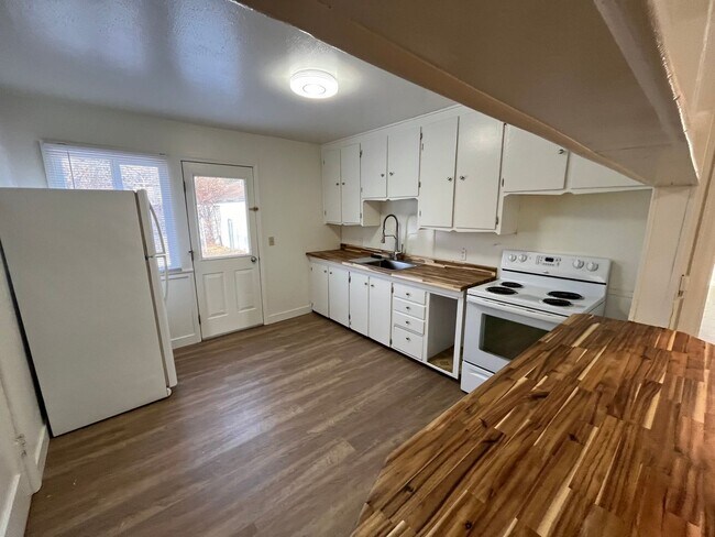 Foto del edificio - 2923-2925 Poly Dr