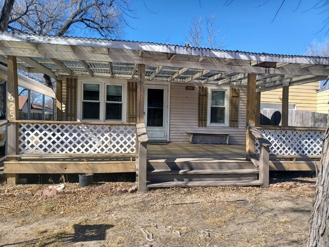 Building Photo - 625 N Clara St