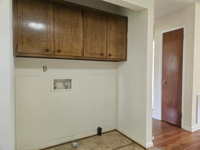 Building Photo - 322 Vista Dr