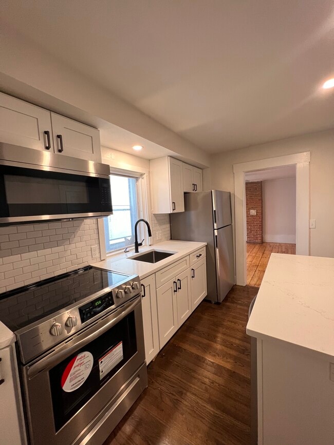 Building Photo - 58 Douglass St