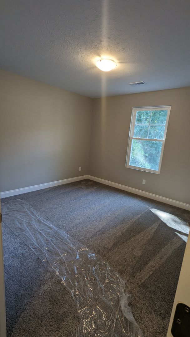 Building Photo - 2023 Beautiful 3 Bedroom home with first floor master bedroom