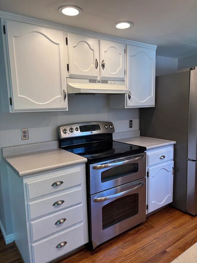 Foto del edificio - 595 Mountainville Cir