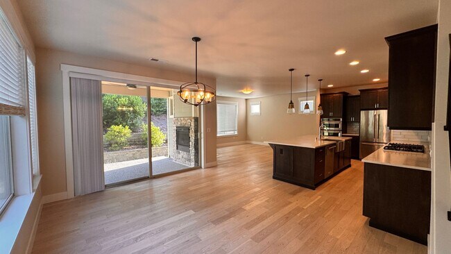 Building Photo - 3755 Monterey Ct NE