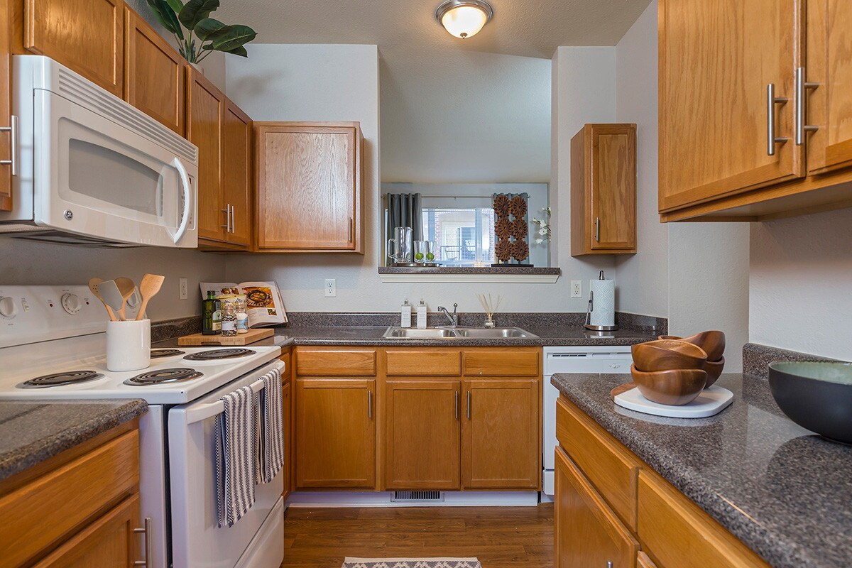 Fairlane Town Center Apartment Homes Apartments 100 Lincoln Ln