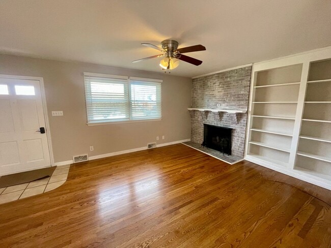 Building Photo - Sandusky Home